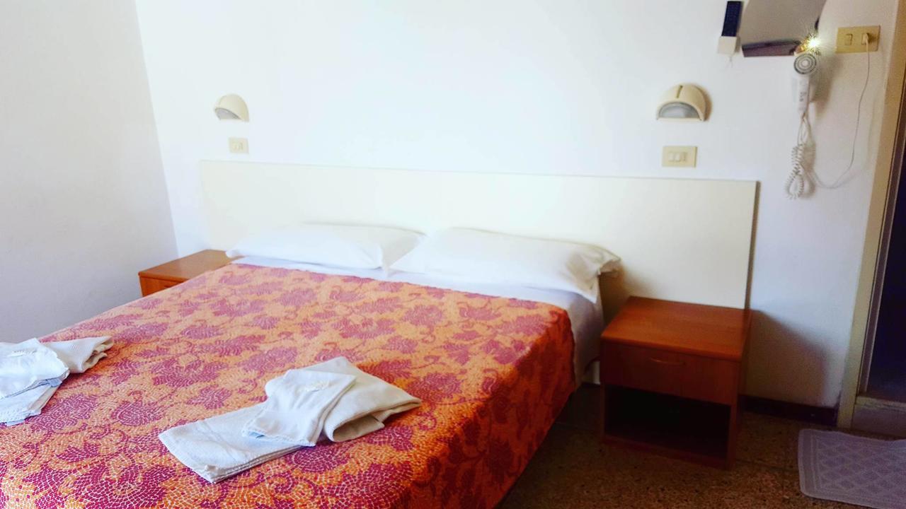 Hotel Moroni Rimini Esterno foto