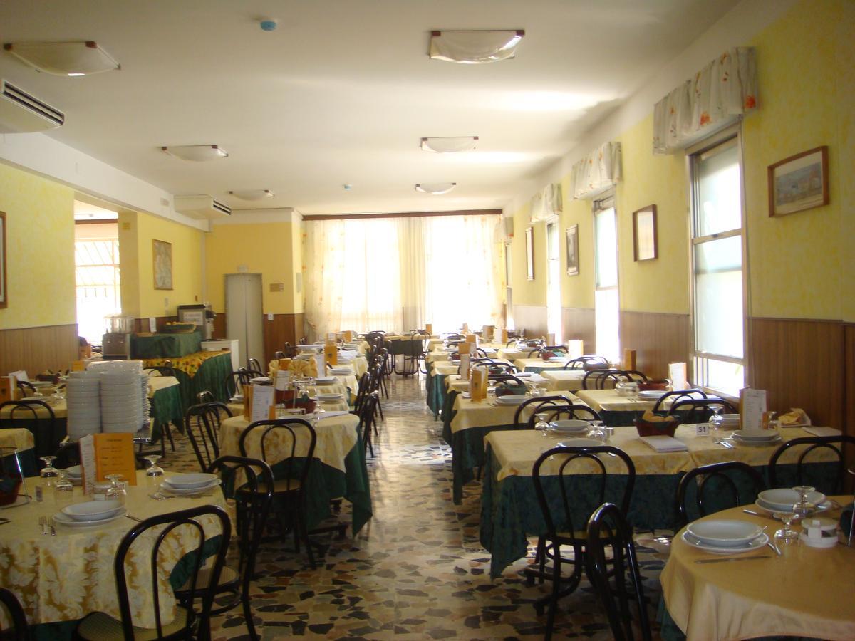 Hotel Moroni Rimini Esterno foto