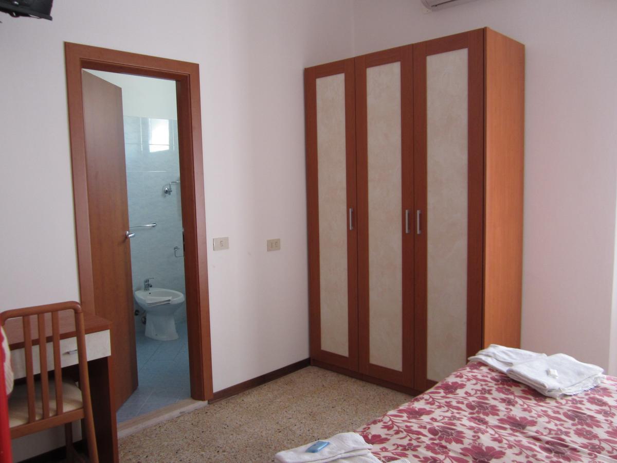 Hotel Moroni Rimini Esterno foto