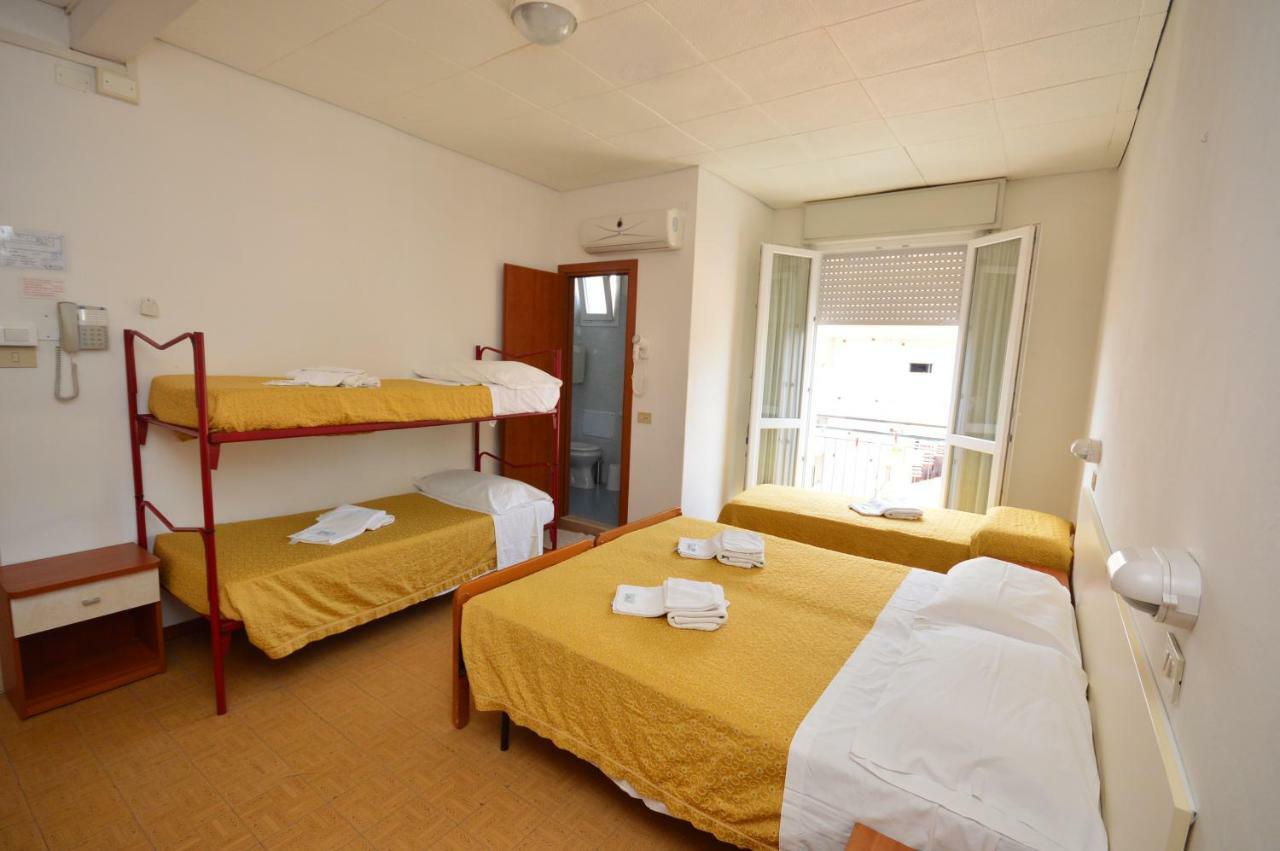 Hotel Moroni Rimini Esterno foto